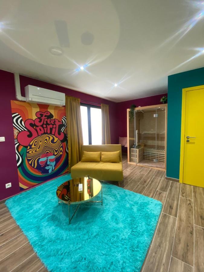 Capsule Groovy-Jacuzzi-Sauna-Billard-Netflix- Nintendo Switch & Jeux Mons Luaran gambar