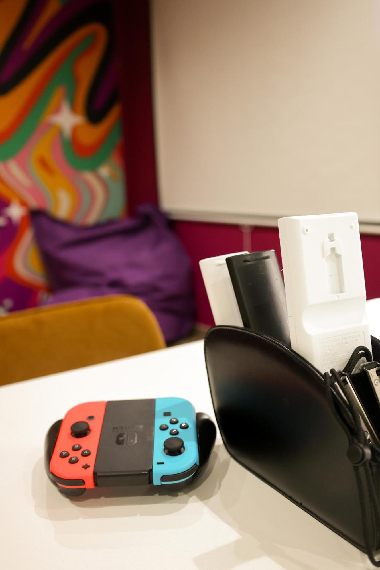 Capsule Groovy-Jacuzzi-Sauna-Billard-Netflix- Nintendo Switch & Jeux Mons Luaran gambar