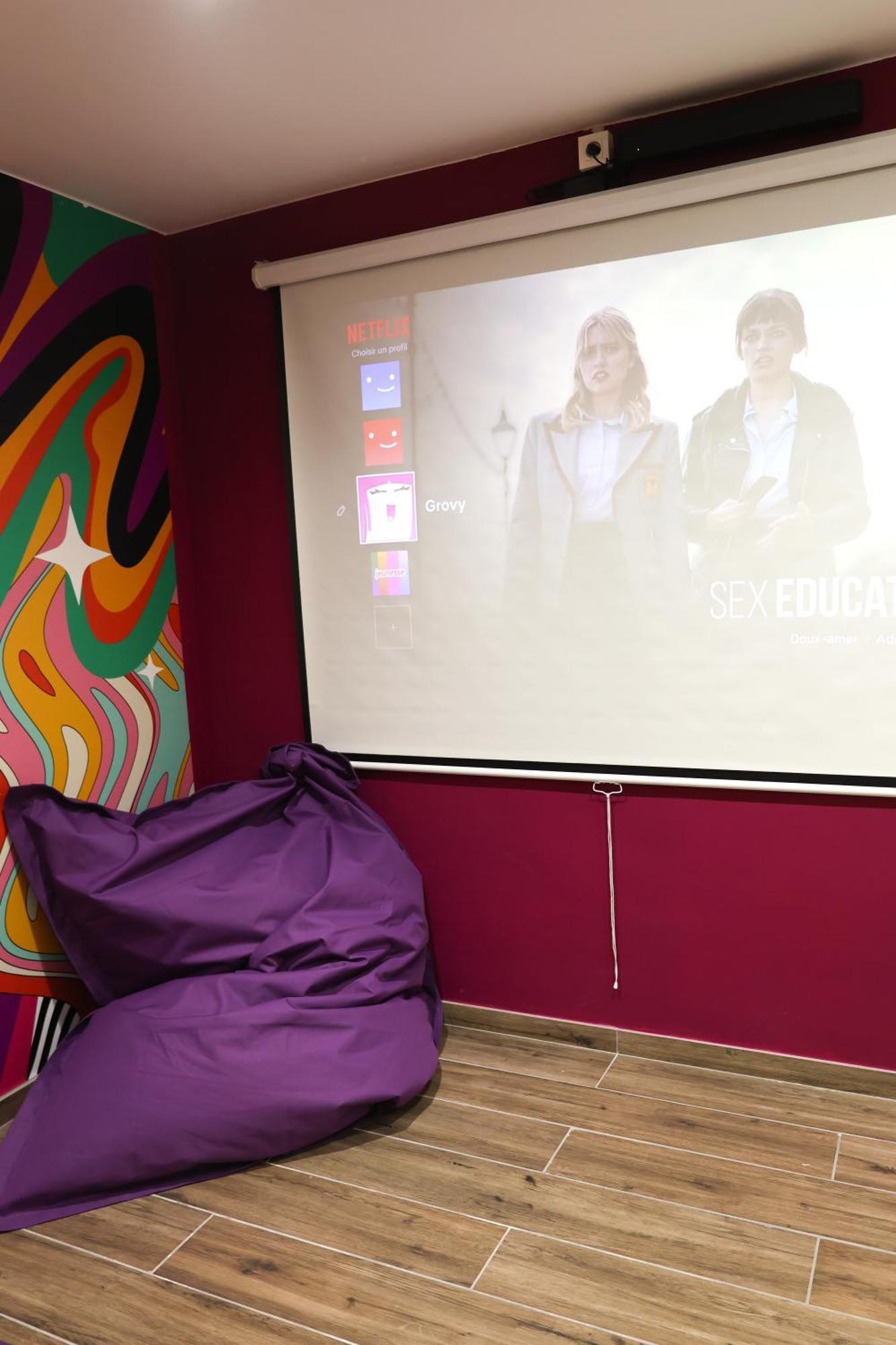 Capsule Groovy-Jacuzzi-Sauna-Billard-Netflix- Nintendo Switch & Jeux Mons Luaran gambar